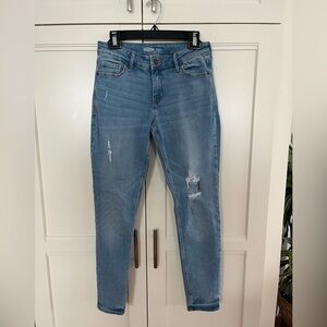 Old Navy Rockstar High Waister Lightly Ripped Light Wash Jeans - Size 6